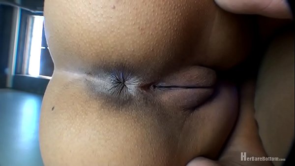 Play MP4 - Model S BareFoot Bedhead