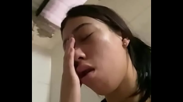 Nonton Latina Teen Pukefest thumbnail