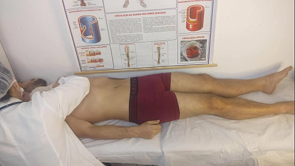 Paciente tem ere&ccedil;&atilde;o inesperada na frente da enfermeira