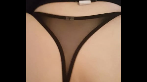 Cogiendo con tanga para exitar m&aacute;s a mi esposo y me de verga por atras