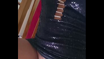 VAZOUU_novinha_da escola se exibindo dançando_funk de_saia e de calcinha com o_plug anal