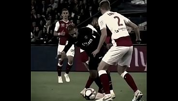 Neymar del&iacute;cia fudendo geral no futebol 