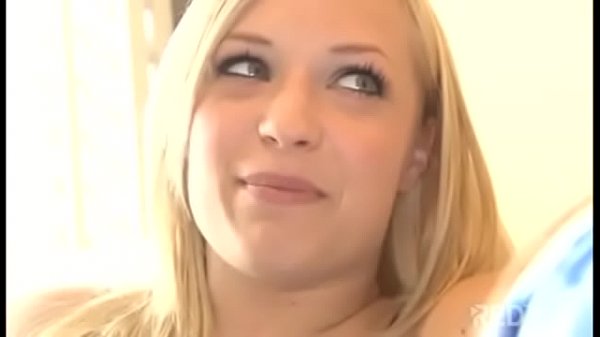 Hermosa Rubia_es Follada en elBaño