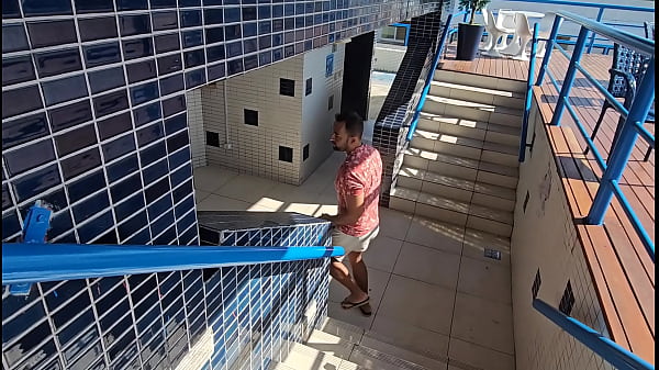 Conheceu Um H&oacute;spede Do Hotel Na Piscina E Levou Para Da Uma Gostoso No Quarto. thumbnail