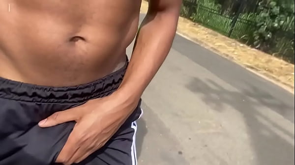 Batendo Uma E Gozando Na Rua thumbnail