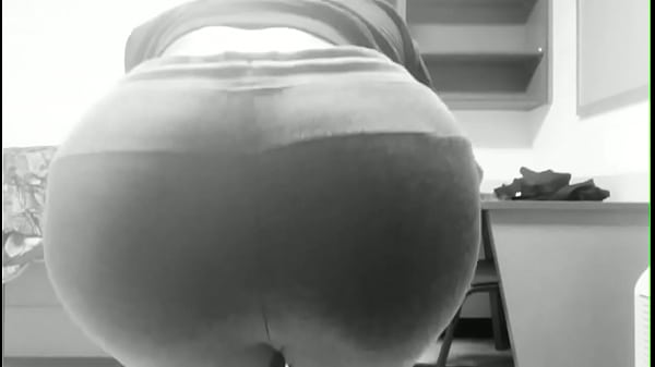 Gay n. shakes his fat ass 