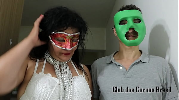 Play MP4 - Marido corno realiza a sua fantasia de ver sua esposa fodendo com o neg&atilde;o dotado