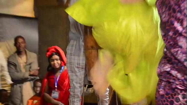 Play MP4 - Leumbeul grand mere