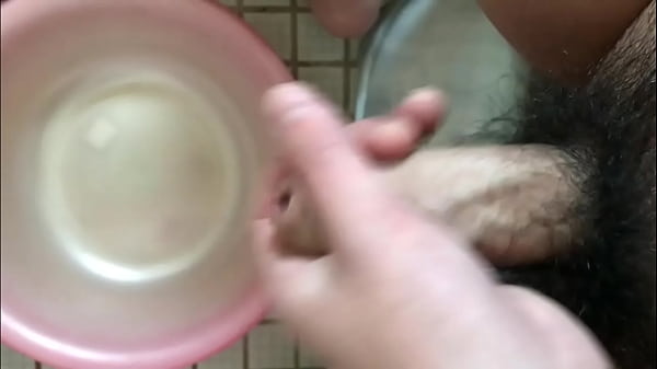 Play MP4 - 三日分を洗面器に出してみた