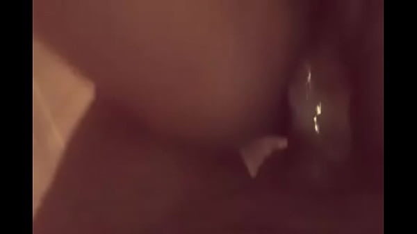 Le facina la leche en su concha 