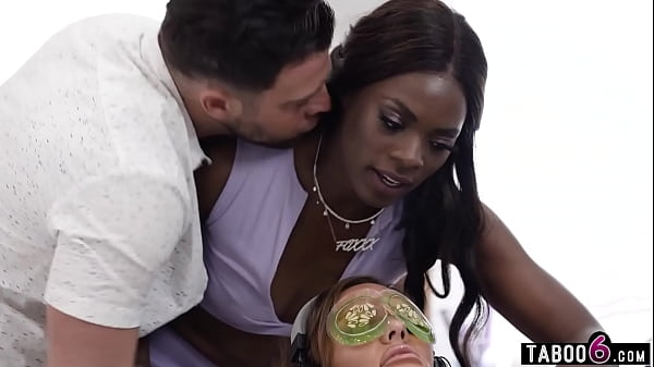 Play MP4 - Cheating on his wife Aila Donovan with sexy ebony salon girl MILF Ana Foxxx