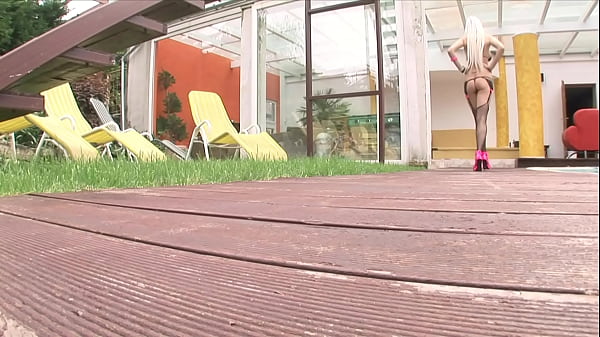 Nonton Fucking Blonde Milf Fishnet Suit Giselle Monet thumbnail