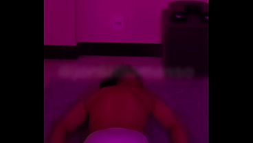 Jogador magrinho tirou a roupa e se entregou na massagem com o rabo &agrave_ mostra