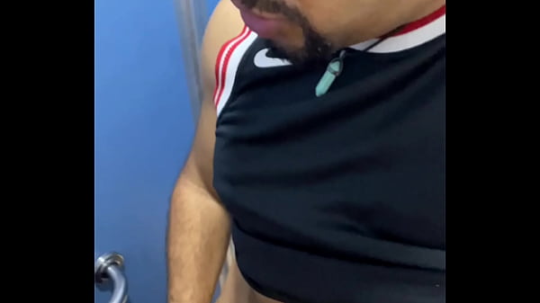 Sexo No Banheiro Do Terminal De &ocirc;nibus O Cobrador Casado. thumbnail