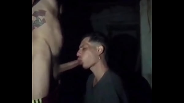 Tomei Leite Do Novinho Dotado No Terreno Abandonado thumbnail