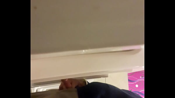 Play MP4 - Paja en el ba&ntilde;o del casino