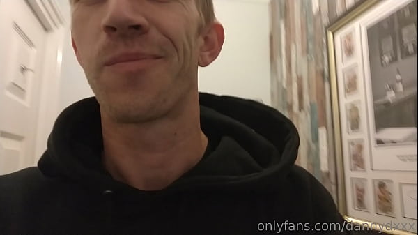 Play MP4 - Danny D fazendo um mij&atilde;o&period; So faltou alguem para beber isso