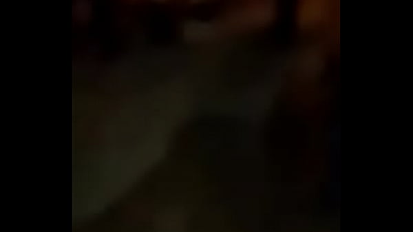 La tota en anal desnud&aacute;ndose por compa&ntilde;era amigable  OBESO GORDO 