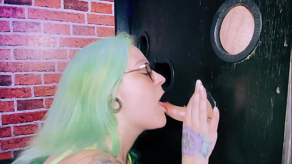 Elizabethhunny Loves The Gloryhole! thumbnail