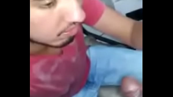 Play MP4 - Viadinho mamando neg&atilde;o casado