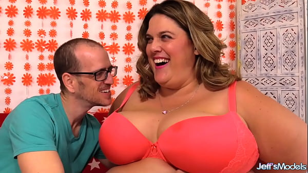 Nonton Skinny Guy Pounds Thick And Hefty Bbw Erin Green thumbnail