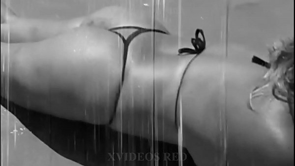 Minha esposa se exibindopelas praias do_Brasil