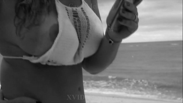 Minha_esposa_se exibindo pelas praias_do Brasil