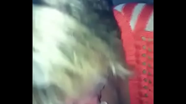 Girlfriend gives blow job and rubs cock_for cum