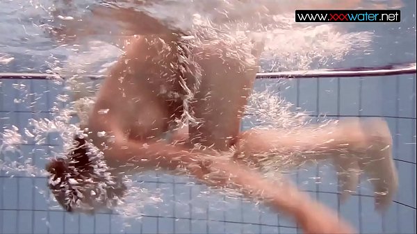 Bouncing boobs underwater 