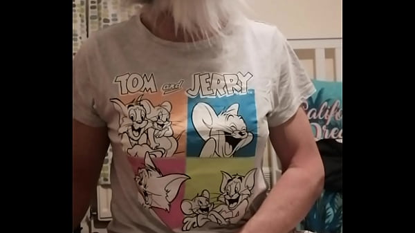 Play MP4 - I pissed on my bedroom floor and soaked my pajamas