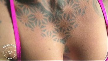 Safada mostrando seu corpo gostoso na web 