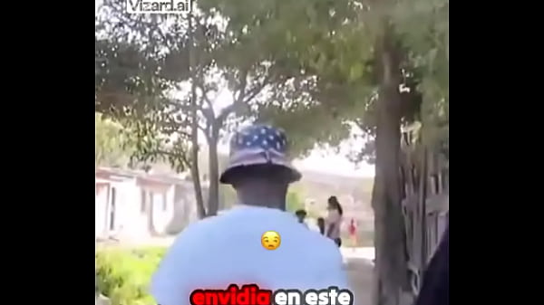 Nonton Superando La Envidia En El Barrio #cantante #superacion #enfrenta #lavida #elchicletv thumbnail