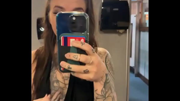 Nonton Bathroom Mirrors Aren&rsquo;t Safe From Me thumbnail