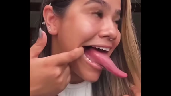 Play MP4 - Long tongue