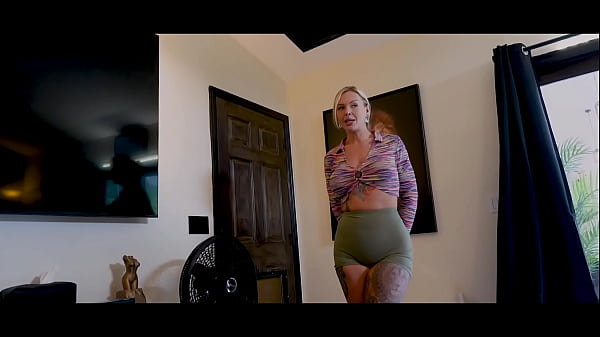 Step Aunt Brings Up Her Naughty Past Deliah Grace thumbnail