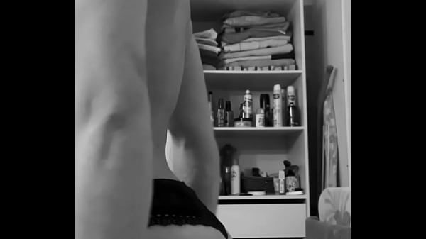 Mon cul r&eacute;clame une main &agrave; plusieurs reprise tu te sens capable de me