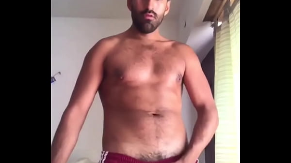 muestra su enorme verga gruesa 