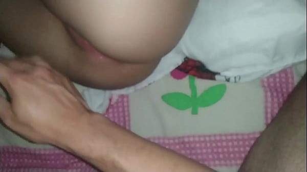 Play MP4 - pov closeup co&ntilde;o rosado&comma; estrecho y mojado recibe una gran polla