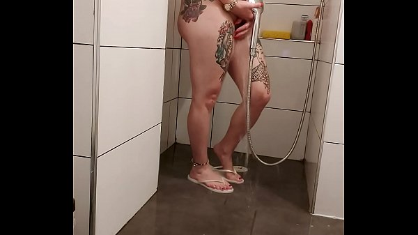 Play MP4 - Erotic shower time