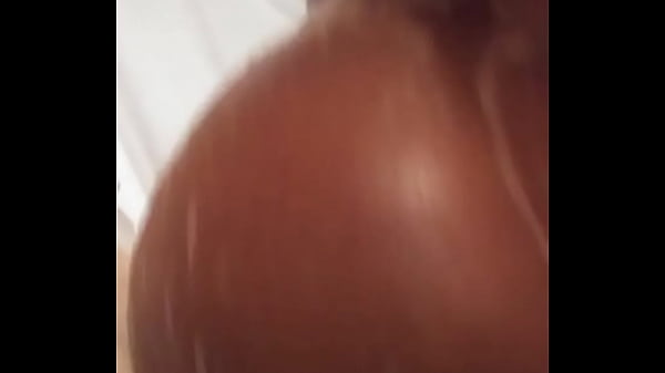 Shaking ass 