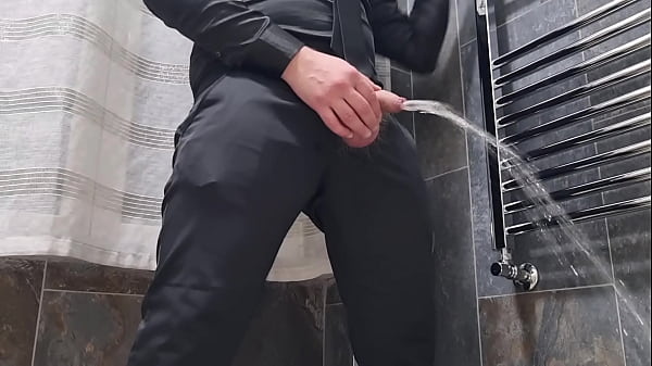 ABITO NERO_ELEGANTE_SEGA LUNGA MEZZ_ORA E UN ENORME_CARICO_DI SPERMA CAZZO_GROSSO BAGNATO IN PRIMO_PIANO E_GEMITI CON SCHIZZATA FORTE FINALE