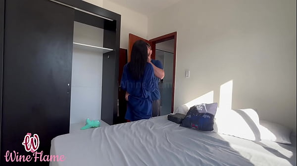 Play MP4 - Paguei o montador de moveis com o cuzinho ele gostou tanto que me encheu de leitinho - Kadall Master