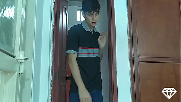 Latina colombiana esta en su casa con su hermanastro mayor familia pervertida colombiana tiene sexo amateur real casero con su hermanastro de 18 a&ntilde;os en espanol