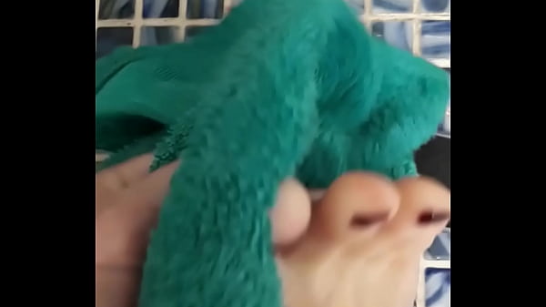 Toe-mato toes routine, warning: may cause spontaneous erection 