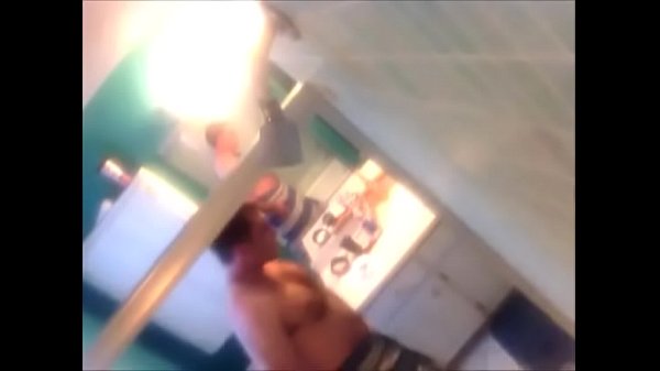 Spy cam grava cunhado de pau duro 