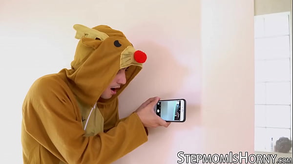 Super hot_MILF Lexi Luna works on_her pussy beforesex