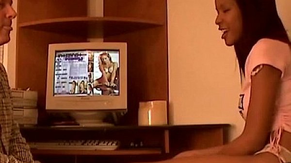 Girlfriend gives surprise blowjob while i&rsquo;m playing the computer