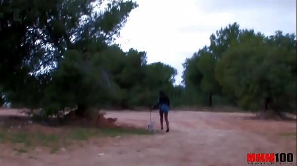 Play MP4 - Black babe with perfect body fucked in the ass in the woods