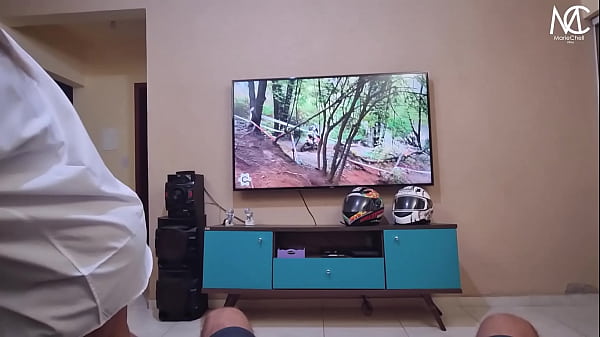 Play MP4 - Safada adora fazer um boquete e me dar o rabo&comma; quando estou assistindo TV