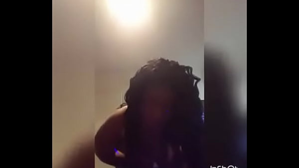 Thick black chick twerk 